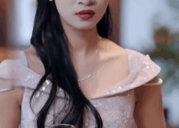 V2107017 女孩睡墓地只為見媽媽 Part 2