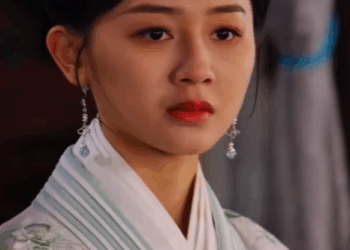 K2407011 現代女神醫竟魂穿到了古代小女孩身上#御醫天下 #古裝短劇熱門推薦 (1) Part 2