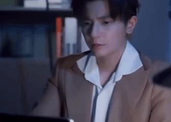 N1109081 CEO yg mula nya tdk terima dgn pernikahan dadakan akhirnya sudah membuka hatinya dan mencintainya part 2