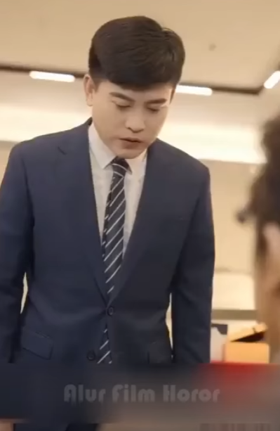 N1010205 Wanita cantik ini sebenarnya adalah istri presiden perusahaan yang sedang menyembunyikan identitasnya part 2