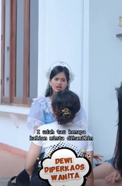 N1410306 Tangan nyangkut malah jadi kesempatan pembantunya untuk melecehkannya part 2