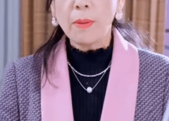 N1410222 Pria itu awalnya benci, namun pada akhirnya dia jadi menyukai gadis tersebut part 2