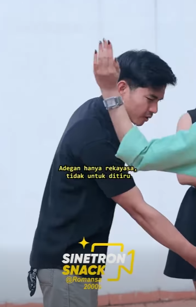 N1310341 Demi uang, wanita ini menikahi pria cacat! Part 2