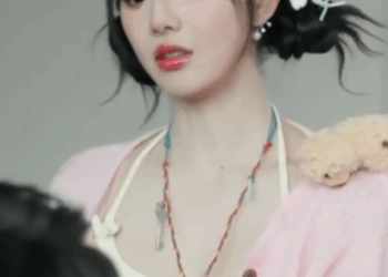 N1610233 Pria tampan kembali ke masa lalu untuk menyelamatkan keluarganya part 2