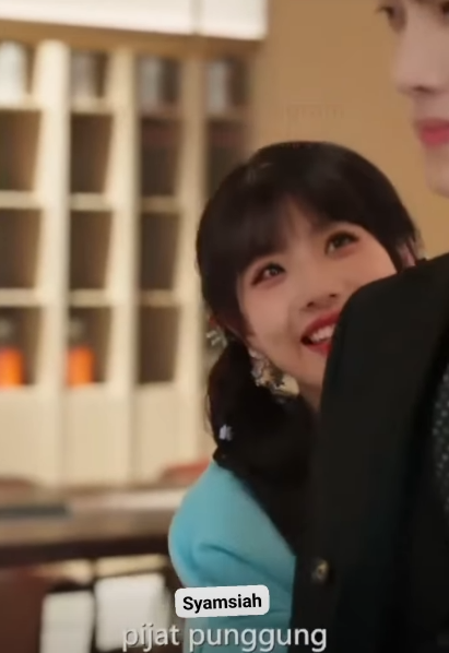 N1710238 Pria tampan ini awalnya tidak mempunyai kekuatan, namun pada akhirnya dia diberi kekuatan oleh pengawal wanitanya part 2