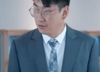 N0811314 Dikhianati Bos Sendiri, Gadis Itu Kembali untuk Balas Dendam! Part 2