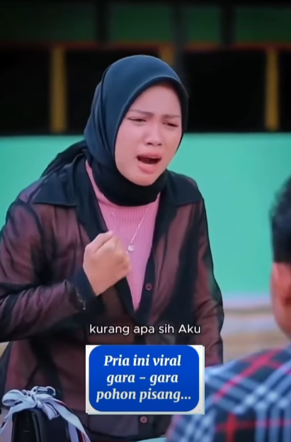 N1211178 Pria ini viral gara gara pohon pisang part 2