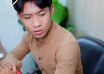 N1112302 Jangan meninggalkan seseorang yang sudah mau menerimamu dari awal (1) part 2